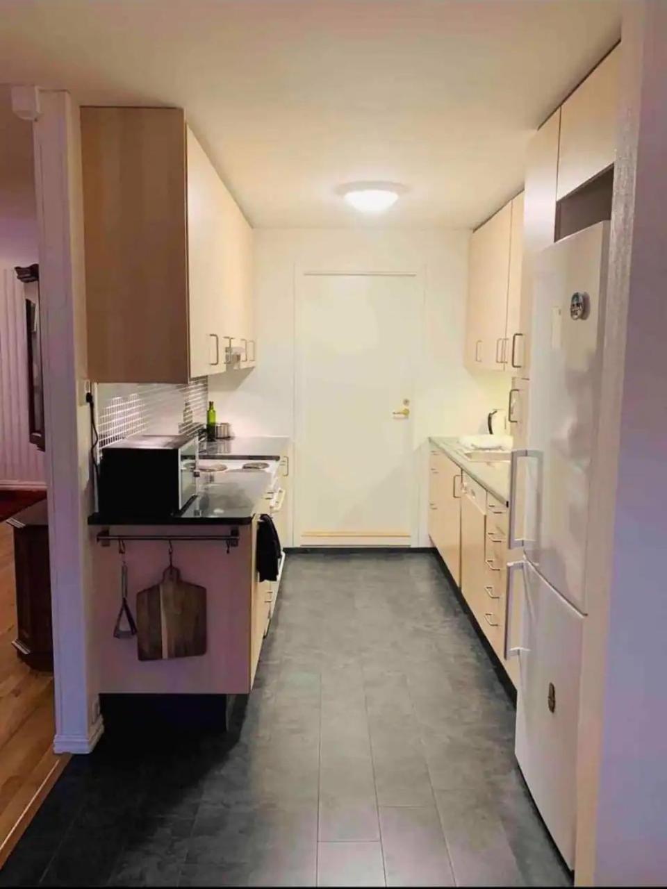 Arctic Inn, Cozy Single Bed Private Room In A Shared Apartment With Stunning Tromso Views Exterior photo
