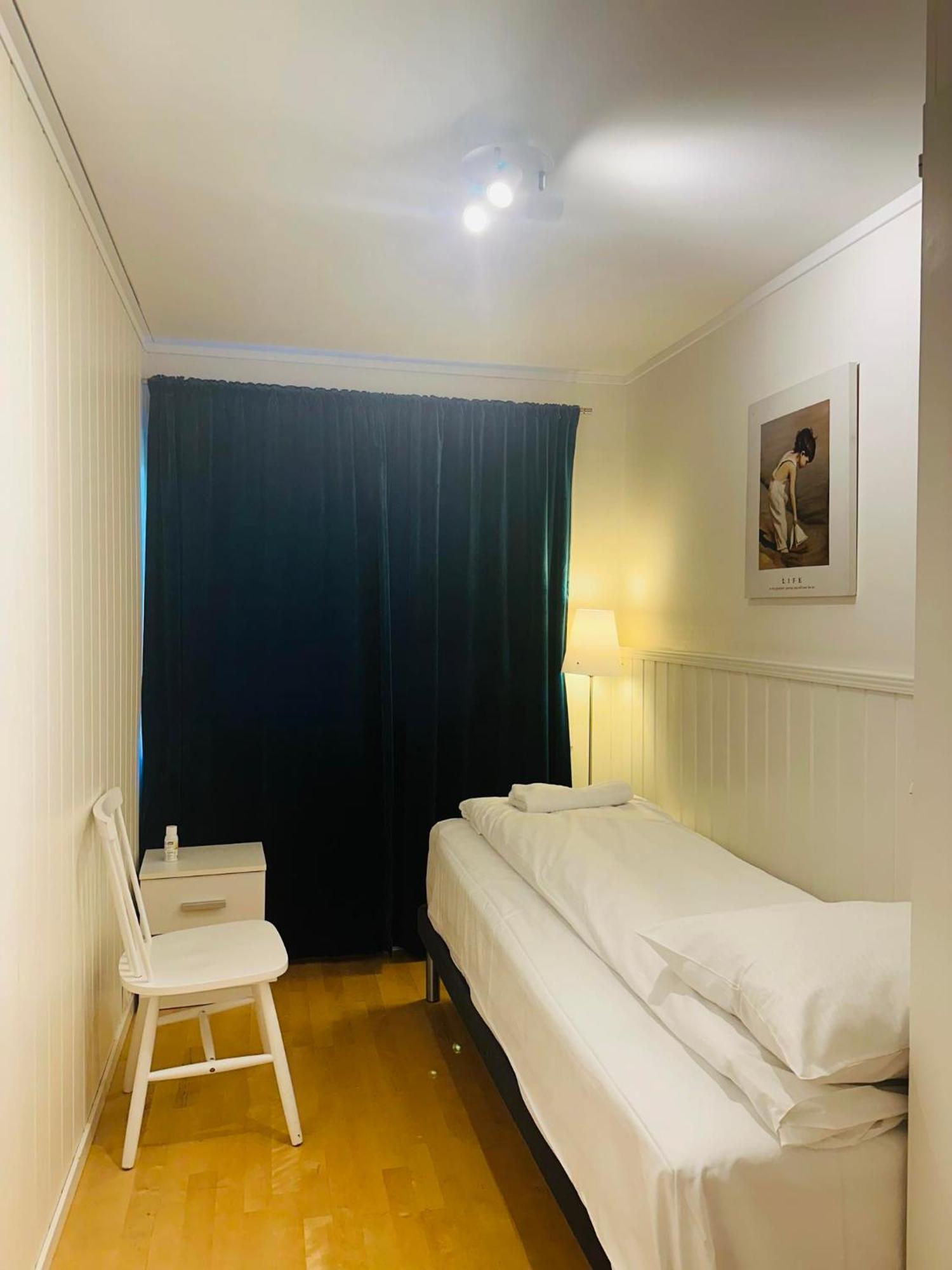 Arctic Inn, Cozy Single Bed Private Room In A Shared Apartment With Stunning Tromso Views Exterior photo